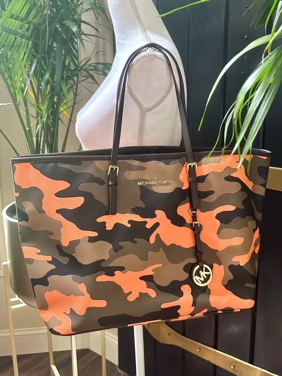 Michael Kors Handbags - Unused MICHAEL KORS JET SET TRAVEL TOTE SHOULDER BAG POPPY CAMOUFLAGE ORANGE XL